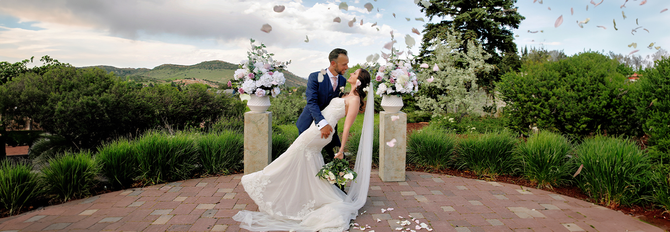30 Simple Floral Arrangement Ideas Which Pack A Huge Impact